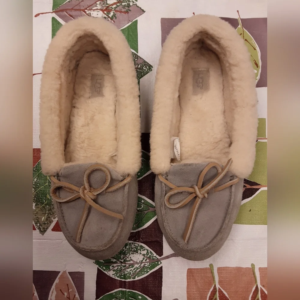 RARE Genuine Ugg Solana Moccasin Size 8M - Picture 4 of 12